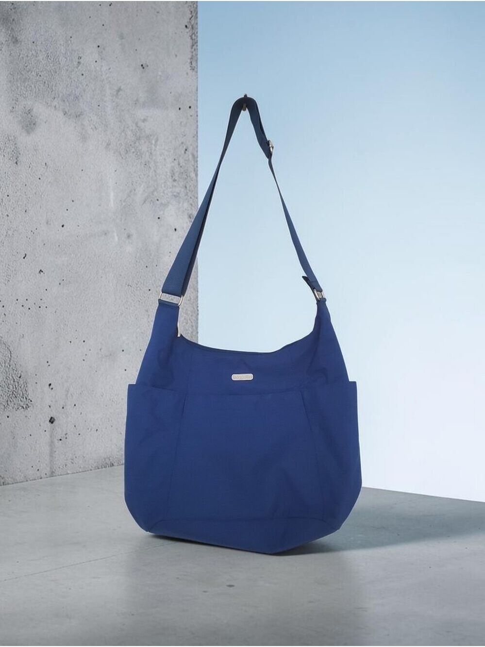 Large Baggallini Nylon Shoulder Hobo Bag in Royal Blue With Fushia Interior - Picture 2 of 8
